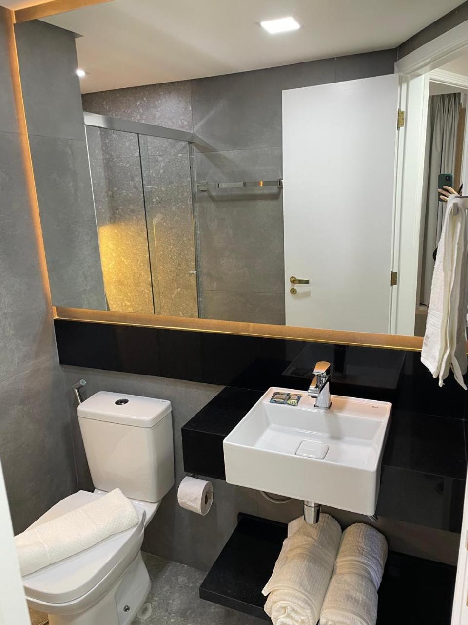 Flat Em Pinheiros * São Paulo